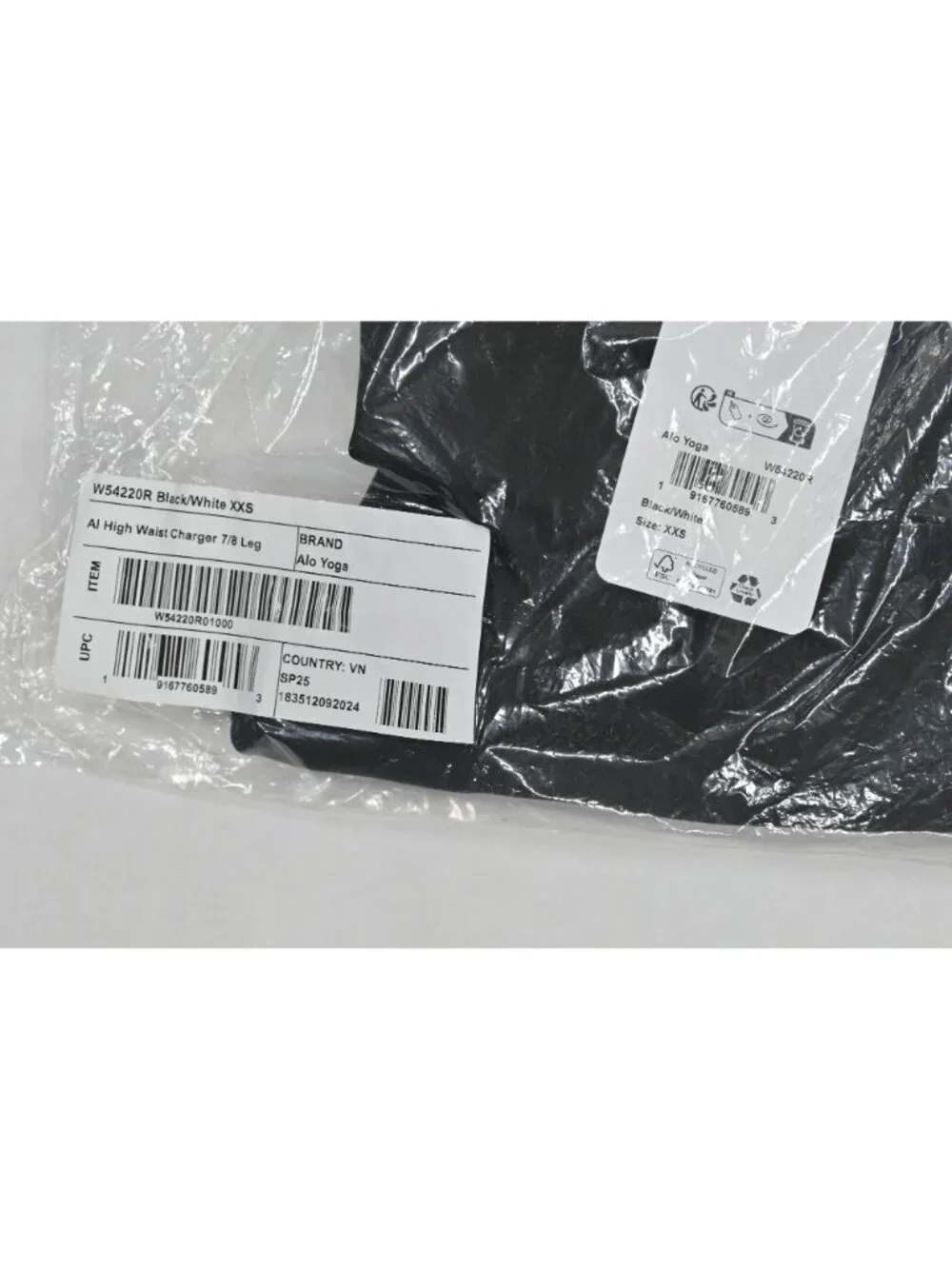 ALO Yoga Airlift High Waist Charger 7/8 Leggings 54220R in Black/White